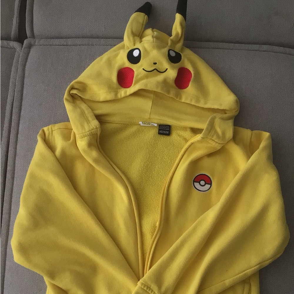 Pokémon Pikachu Jacket Size Kids Medium
